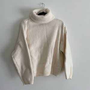 Oversized knit sweater *like new